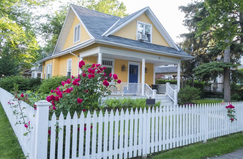 Wood Picket Fence Installation in Pearland, TX